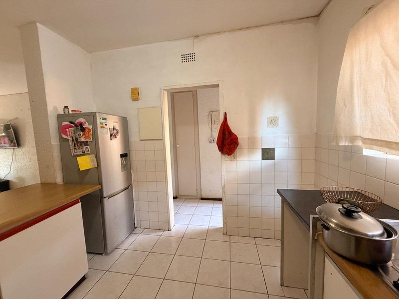 Charming 2-Bedroom Apartment with Spacious Garden & Ample Parking - Photo 6