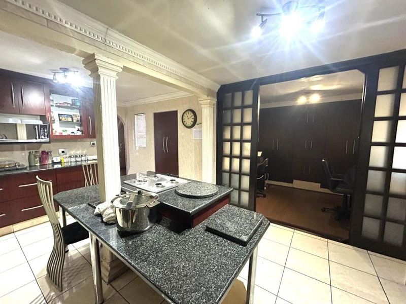 3 Bedroom House for Sale in Mayberry Park - Photo 6