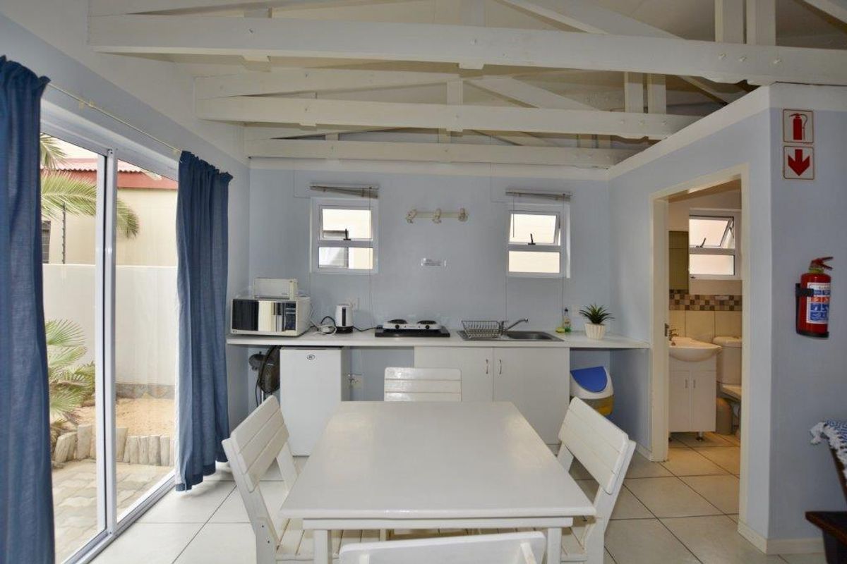 FOR SALE -  3 BEDROOM HOUSE WITH SEPERATE FLATLETS FOR SALE, LONG BEACH, NAMIBIA - Photo 4
