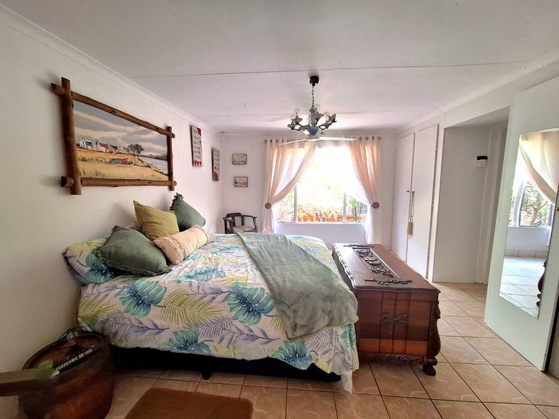 Dual-level Design with Stylish Features - Photo 3