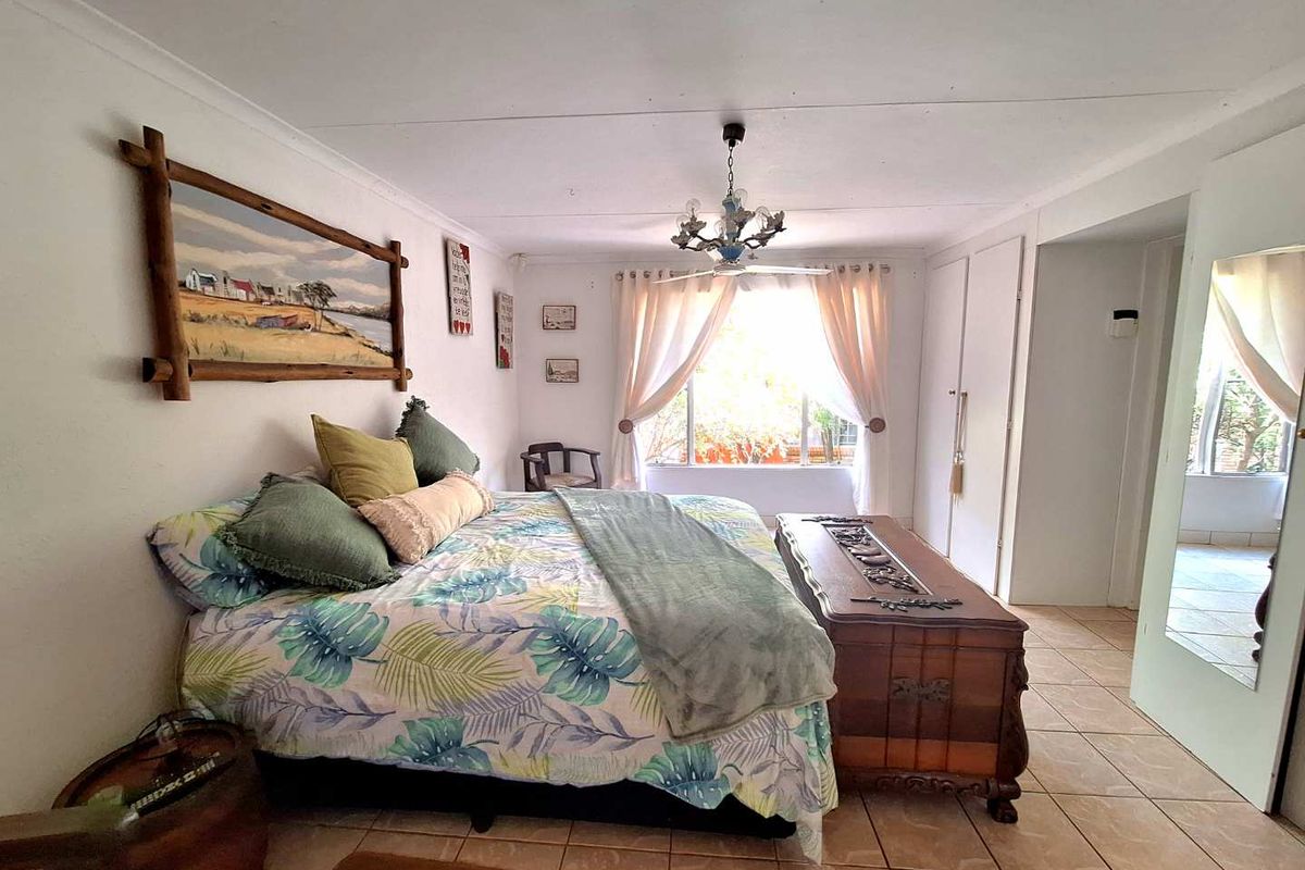 Dual-level Design with Stylish Features - Photo 3