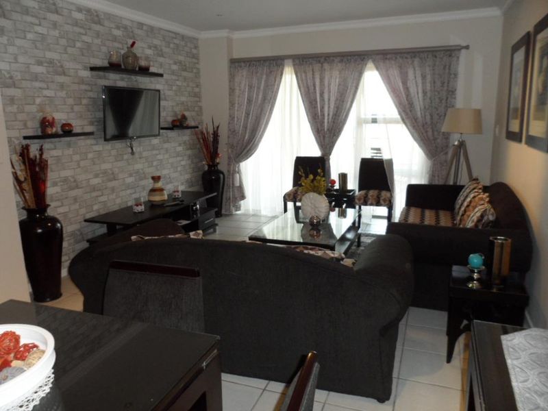 SOPHISTICATED 2 BED APARTMENT AT 77 ON GRAYSTON - Photo 8