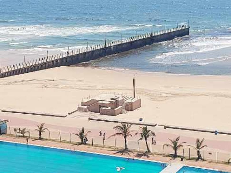 **Luxurious Blue-Chip Apartment with Unrivaled Sea Views at a Reduced Price** - Photo 3