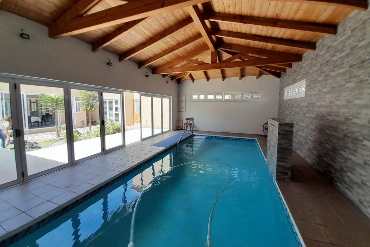 ROSSMUND GOLF ESTATE: FAMILY HOME LIKE YOU WISHED FOR!! - Photo 2