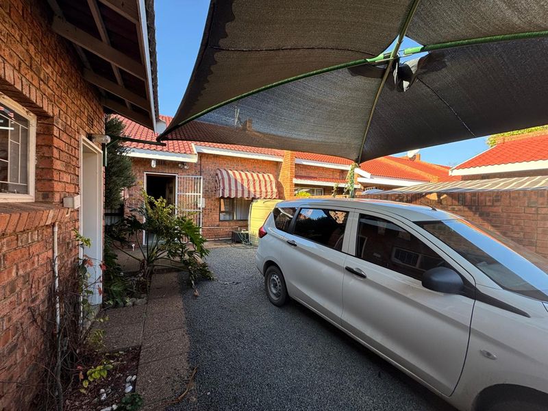 Two bedroom Townhouse in Memorial Road Area - Photo 9