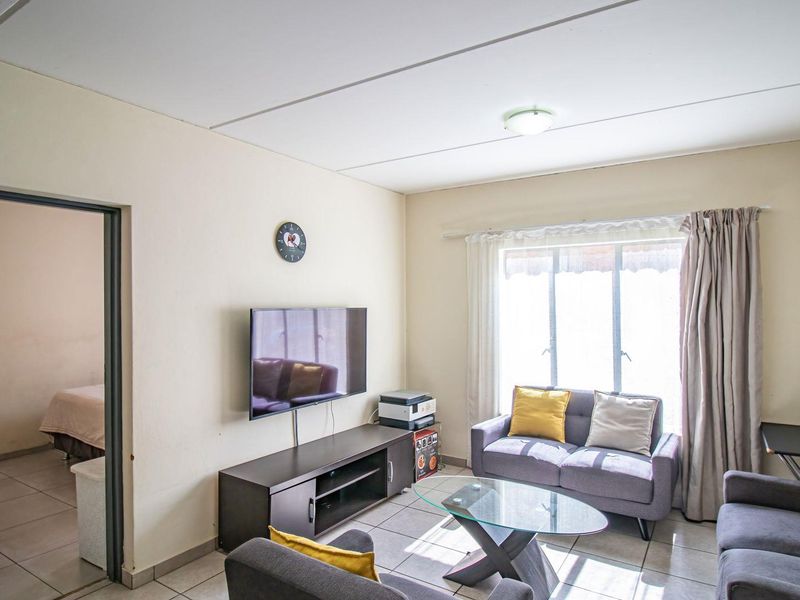 Charming 2-Bedroom Apartment in Prime Location - Photo 9