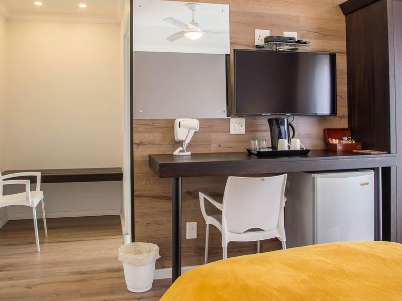 GUESTHOUSE FOR SALE - Photo 2