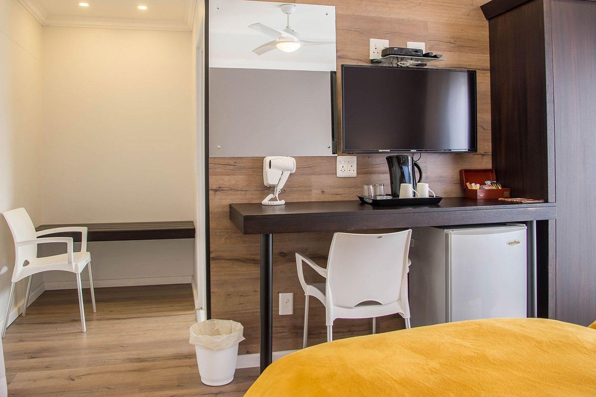 GUESTHOUSE FOR SALE - Photo 2