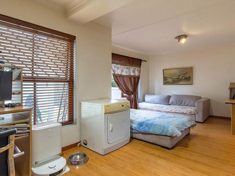 Step Into This Cozy And Open Plan Duplex, Where Every Detail is Designed For Comfort - Photo 8