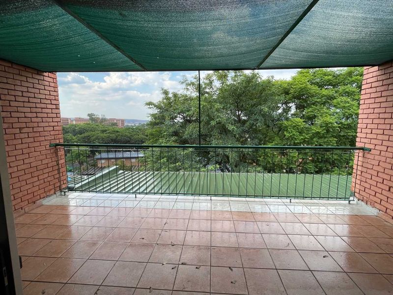 2.5 Bedroom very specious Townhouse in Silverton - Photo 3