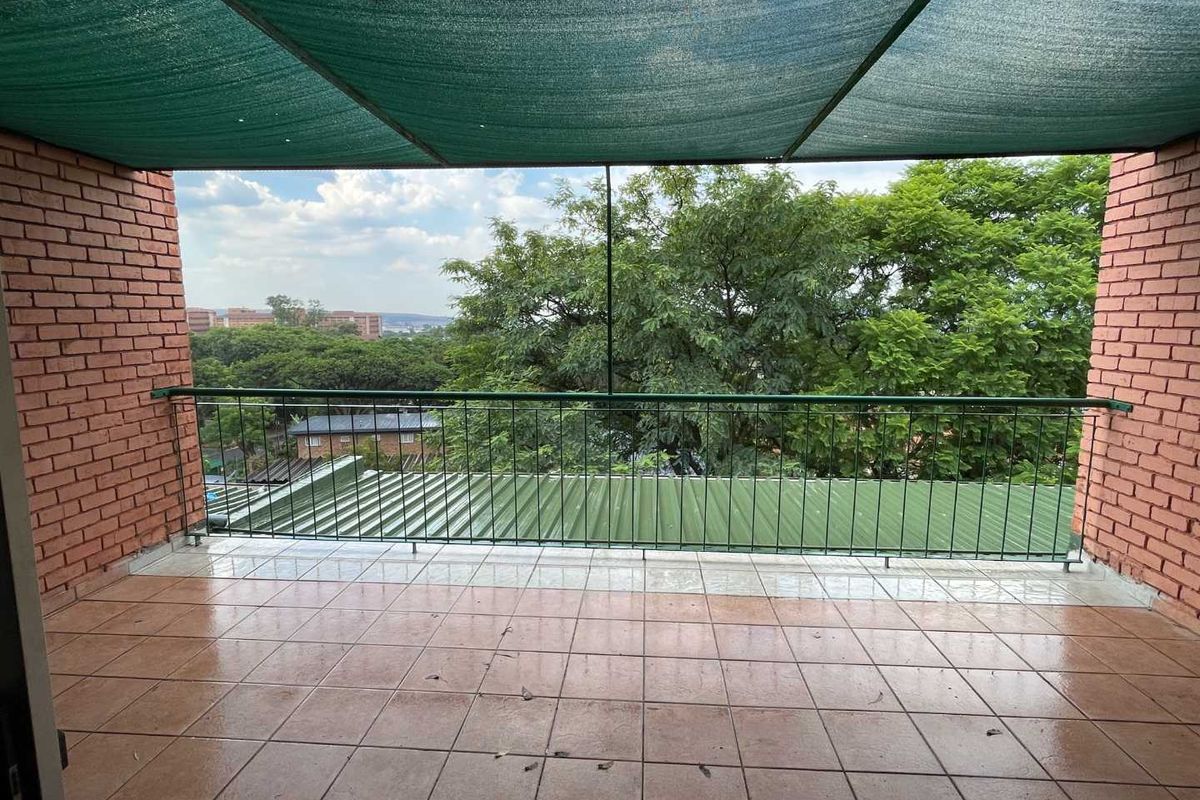 2.5 Bedroom very specious Townhouse in Silverton - Photo 3