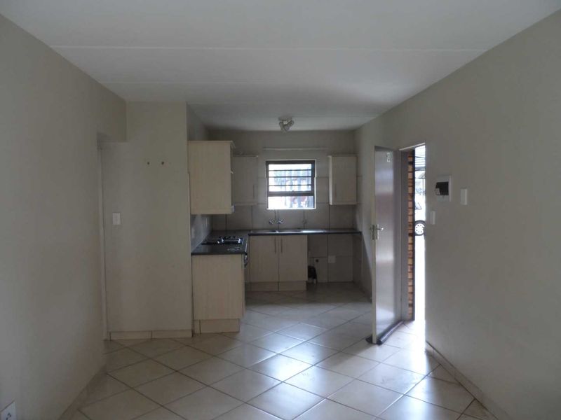 2 BEDROOM FLAT TO RENT IN PHILIP NEL PARK - Photo 8