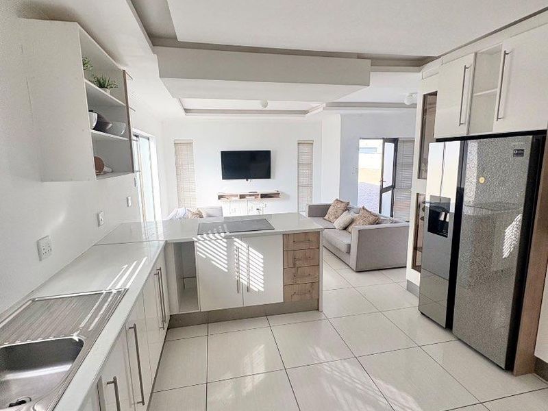 2 Bedrooms House To Rent in Dolphin Beach - Photo 2