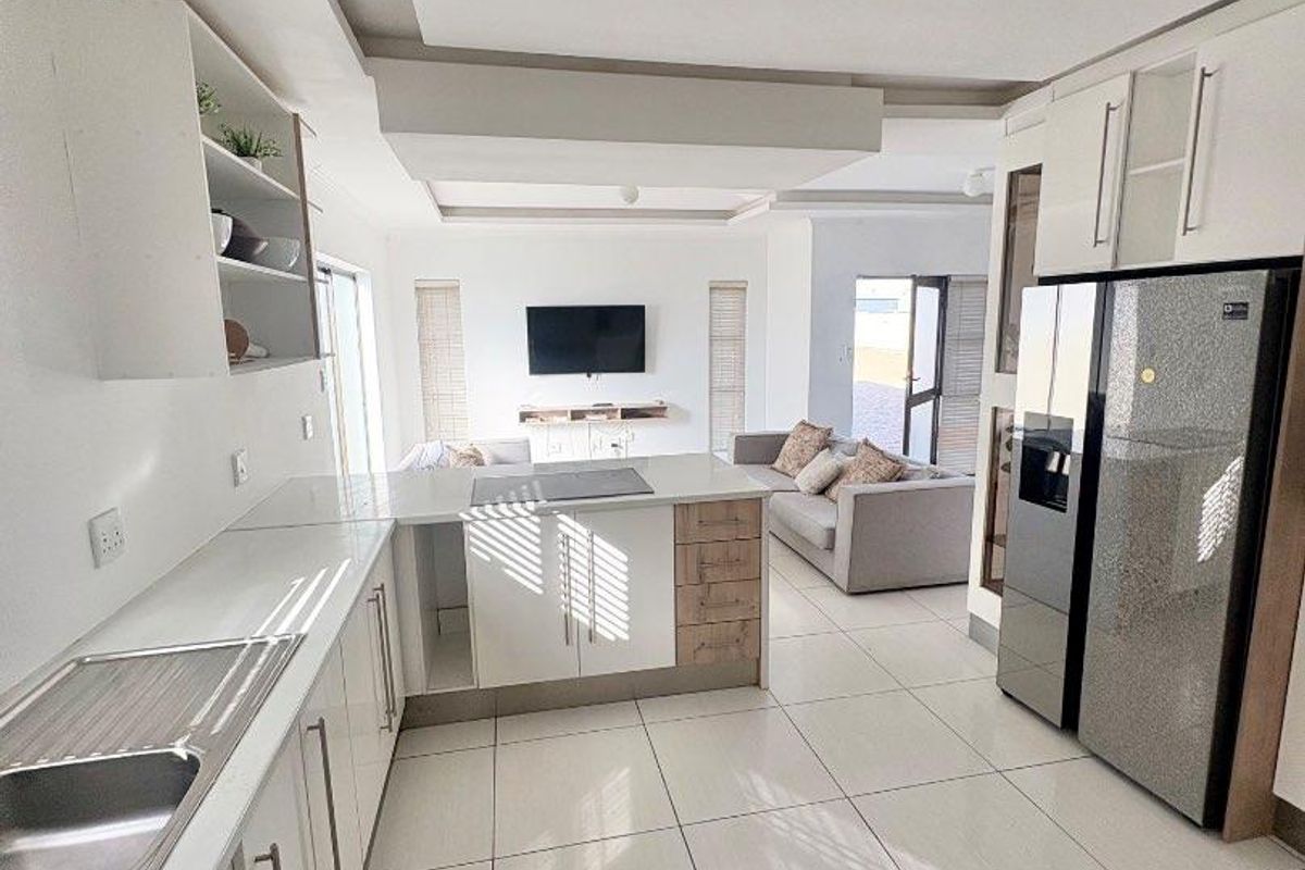 2 Bedrooms House To Rent in Dolphin Beach - Photo 2