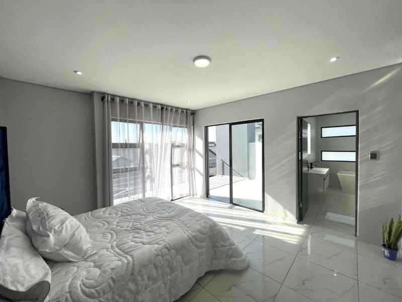 Secure Estate Living Meets Contemporary Elegance - Photo 8
