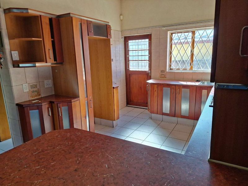 Versatile Family Home with Expansion Potential! Exclusive Mandate! - Photo 9