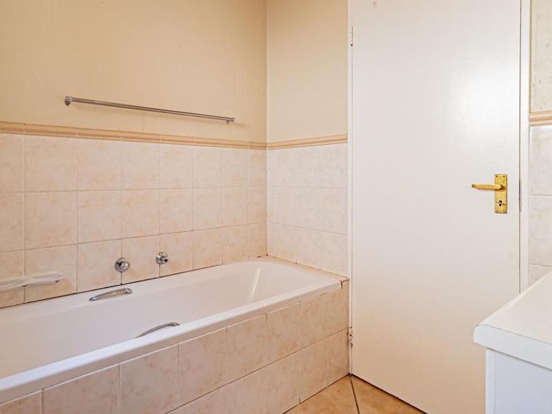 A charming 2 bedroom Apartment - Photo 8