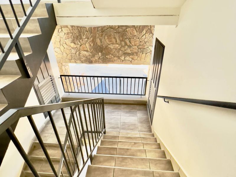 Discover Elegance: Stunning Apartment in Sandton - Photo 9