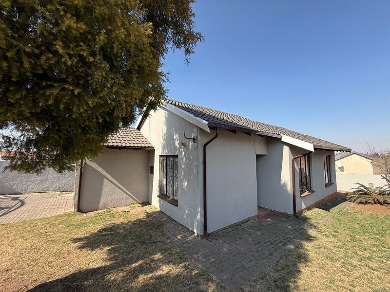 Neat 3 bedroom home - Photo 3