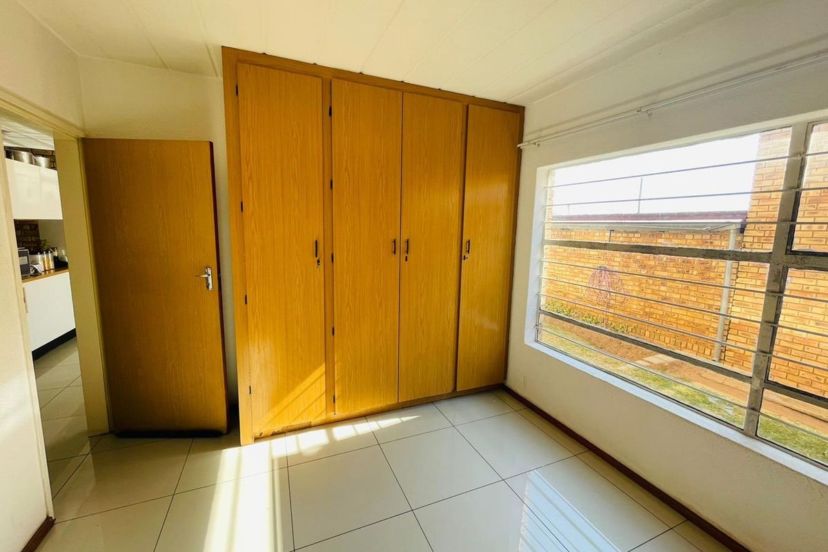 Modern Living Perfected: 2 Beds, 2 Baths, and More - Photo 5
