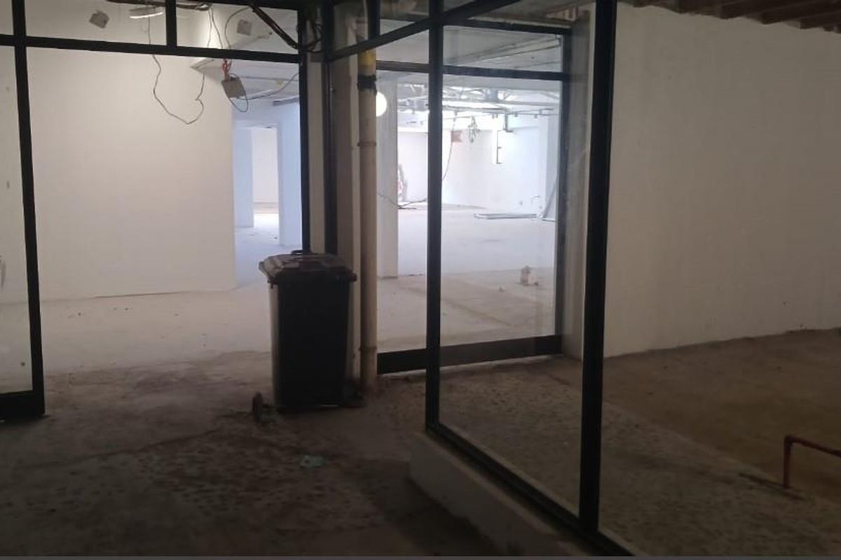 Office space in newly renovated Westlake Lifestyle centre - Photo 5