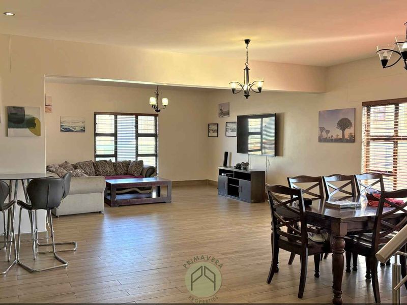 4 Bedroom Double-Storey House FOR SALE in Mile 4 Ext. 1, Swakopmund - Photo 5