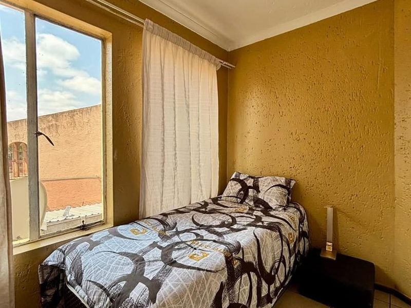 erene & Central: Peaceful 2-Bedroom Apartment in the Heart of Birchleigh - Photo 10
