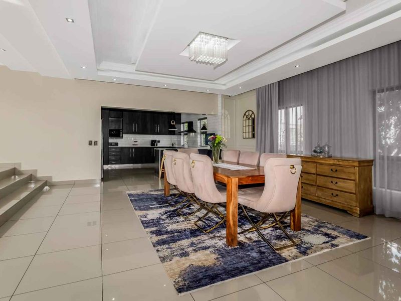 Splendid 5 Bedroom House for Sale in Cedar Creek - Photo 7