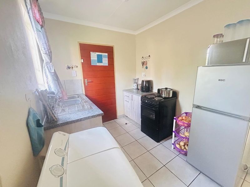 3 Bedroom 2 bath home for sale in Palm Ridge - Photo 4