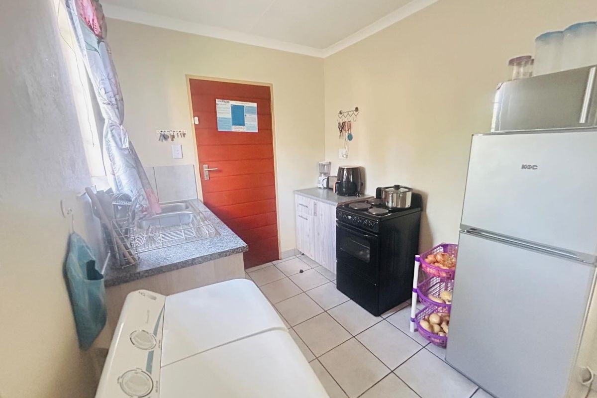 3 Bedroom 2 bath home for sale in Palm Ridge - Photo 4