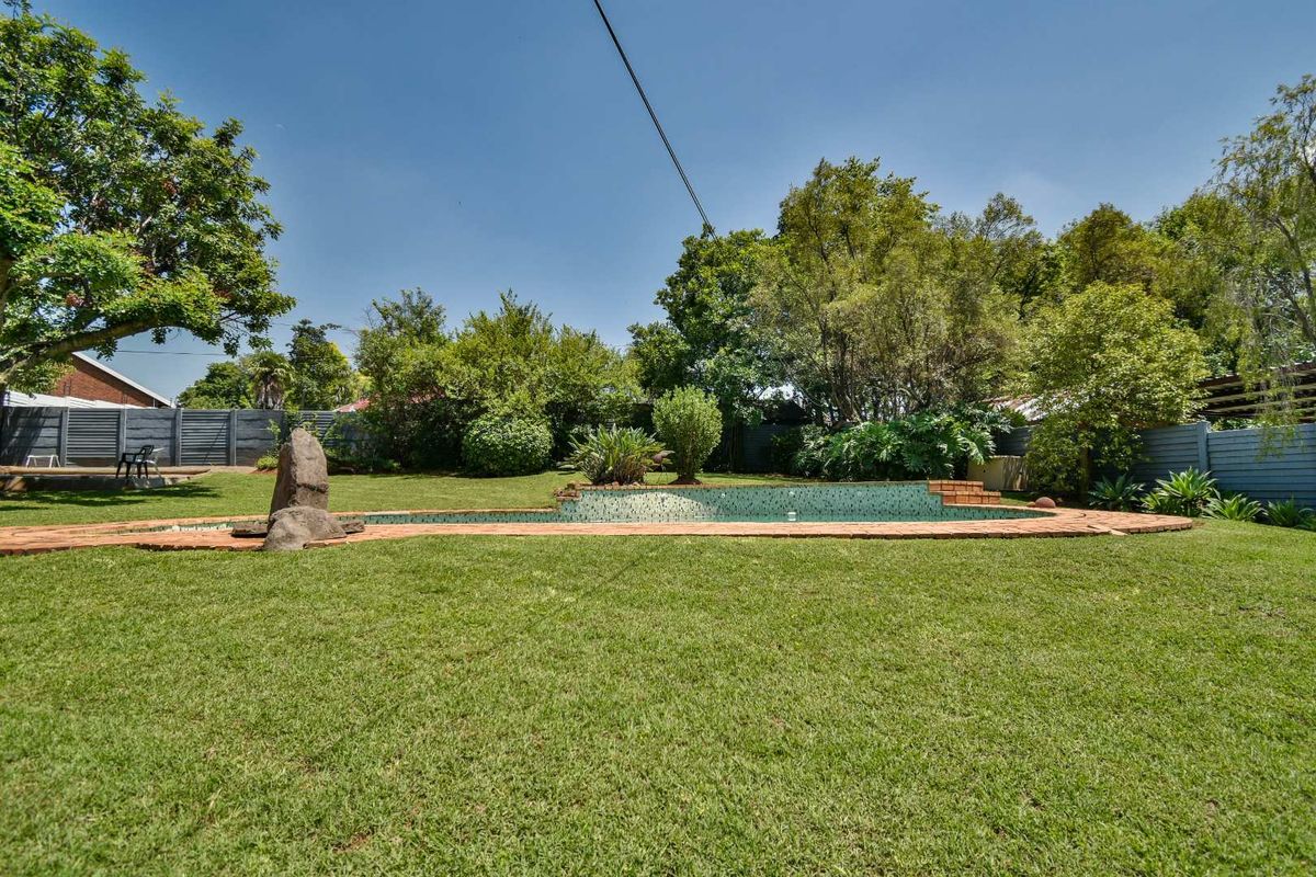 Grand old lady with solid bones. - Photo 3