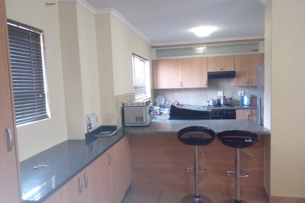 Urgent Sale! Apartment for Sale in Castleview Germiston - Photo 3