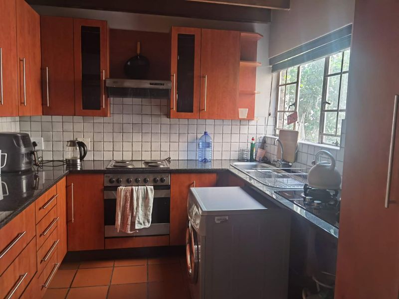 Low maintenance double storey townhouse - Photo 5