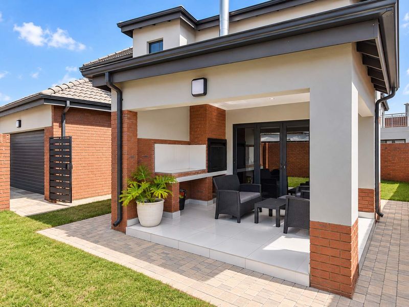 Space, Style & Exceptional Family Living - Photo 5