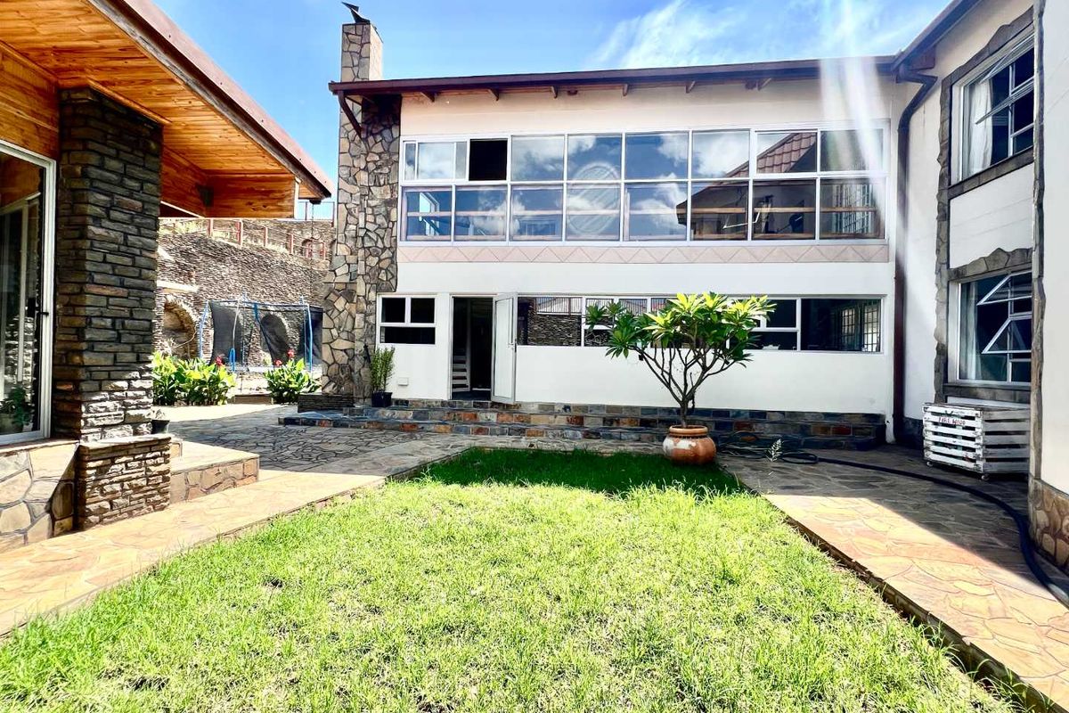 EXCELLENT LOCATION CLOSE TO PRESIDENT HOUSE - Photo 4