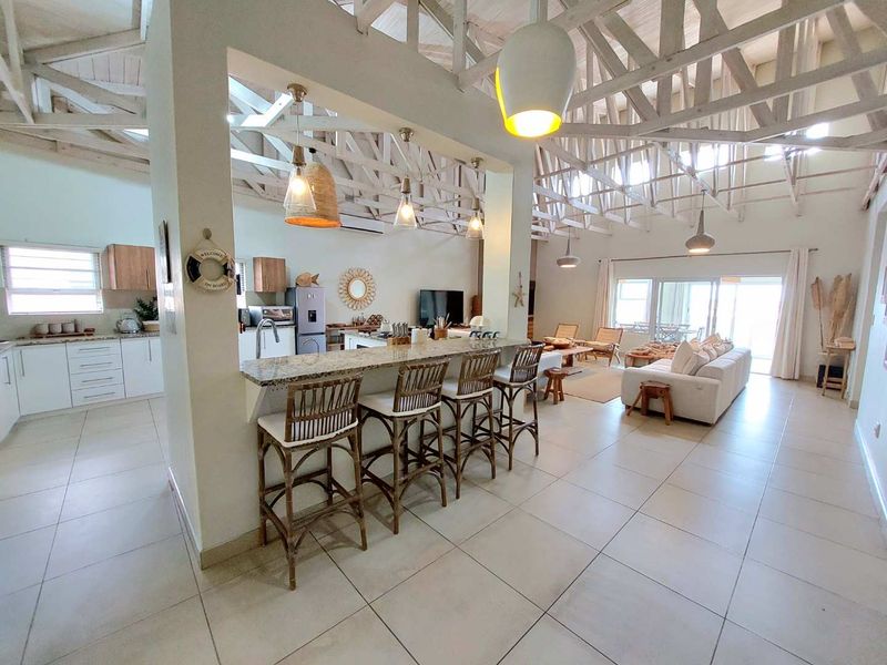 Luxurious Sunbay Self-Catering House - Photo 5