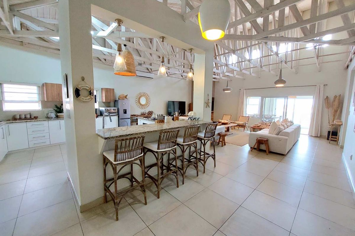 Luxurious Sunbay Self-Catering House - Photo 5