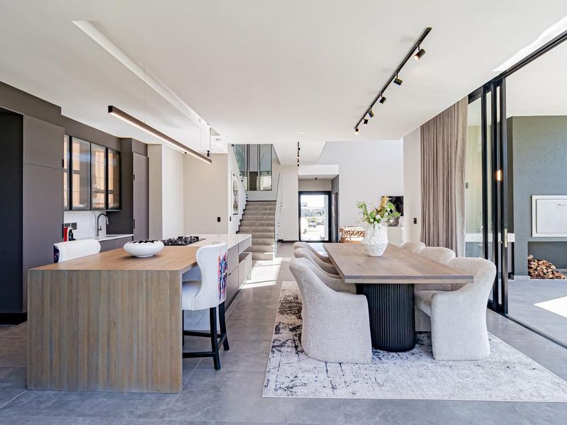 Ultra-Luxury Home with Exceptional Finishes - Photo 7