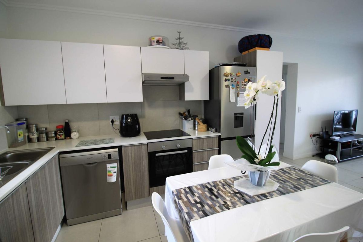 2 Bedroom First Floor Apartment in The River Club - Photo 5