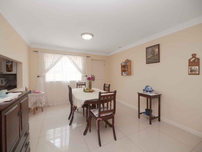 Spacious Double-Storey Home with Sea Views & Entertainer’s Appeal - Photo 9