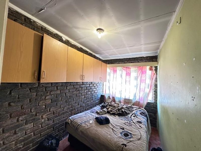 Spacious 5-Bedroom Duplex with Private Garden in Sunnyside! - Photo 6