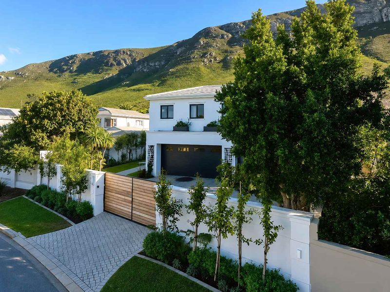 MAGNIFICENT PROPERTY IN HERMANUS HEIGHTS - Photo 2