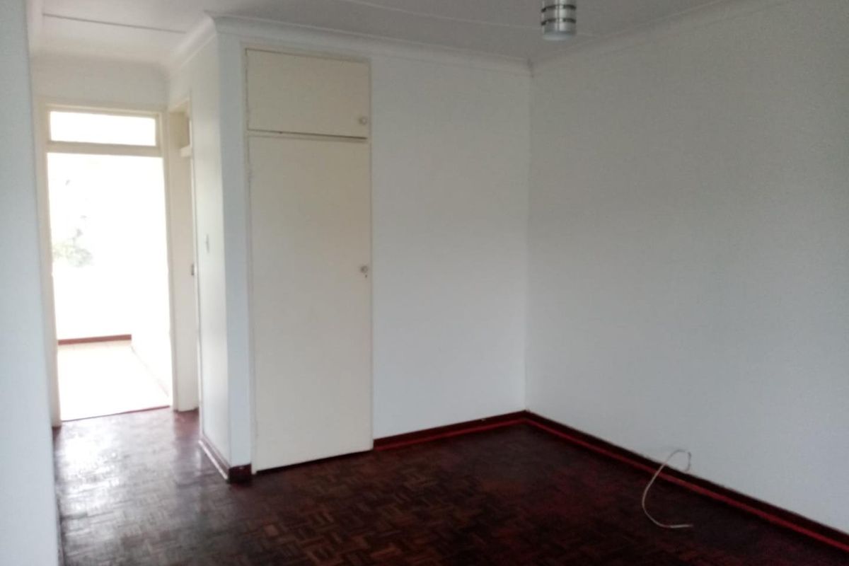 Spacious 2 Bedroom apartment available in Windsor West - Ideal Lock-Up & Go - Photo 5