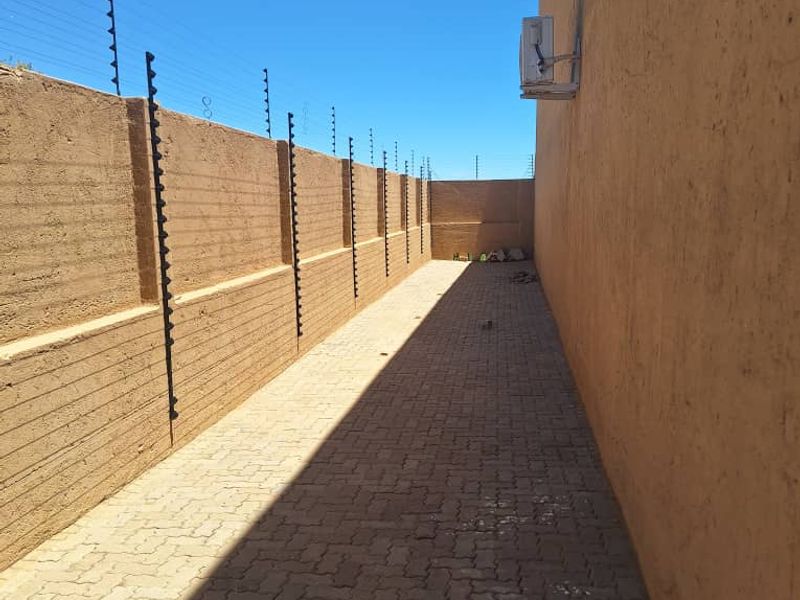 Spacious Warehouse with Office Space and Private Parking - Photo 4