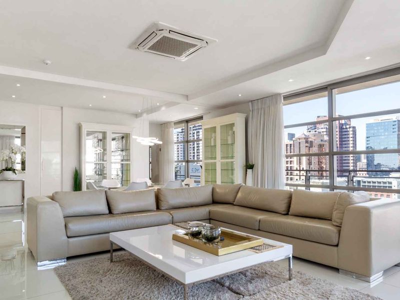 Top Floor Apartment with Mountain Views - Photo 9