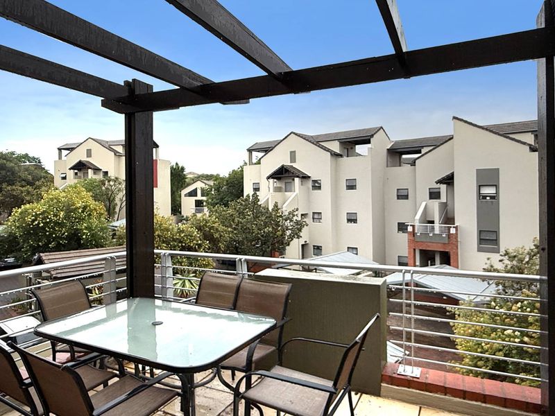 Beautiful One Bedroom Penthouse Loft Apartment in Excellent Complex - Photo 8