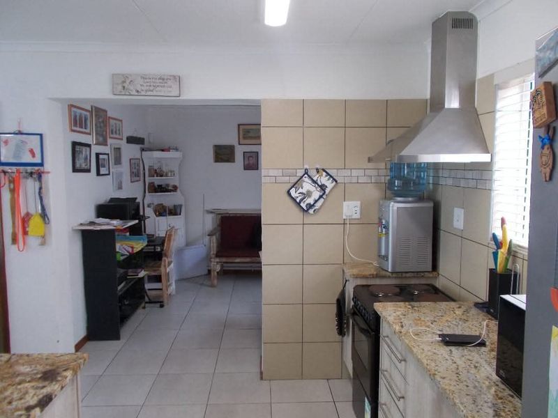 2 Bedroom flat at De Waterkant for sale - Photo 2