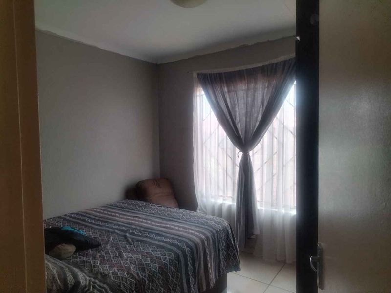 3 bedrooms house to rent in Soshanguve VV - Photo 10