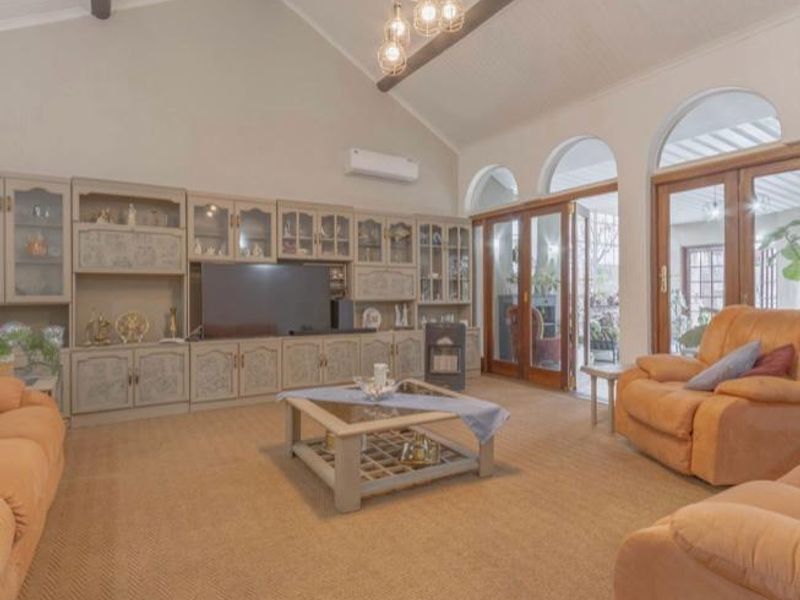 A 4 Bedroom Family Home in Glen Marais - Photo 3