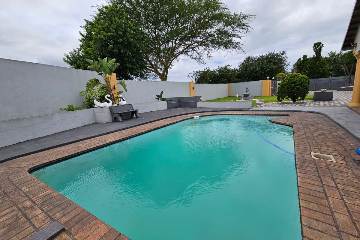 Step into this spacious and vibrant 4-bedroom home, where comfort, convenience, and modern living come together effortlessly - Photo 2